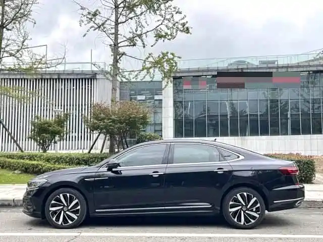 VOLKSWAGEN PASSAT 2021