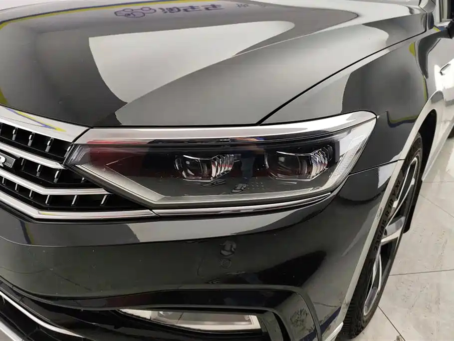 VOLKSWAGEN MAGOTAN 2023