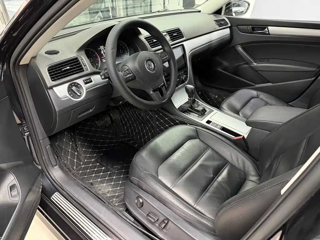 VOLKSWAGEN PASSAT 2015