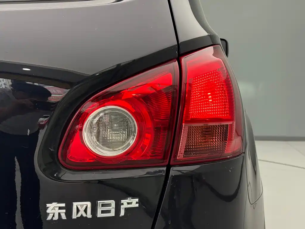 NISSAN QASHQAI 2015