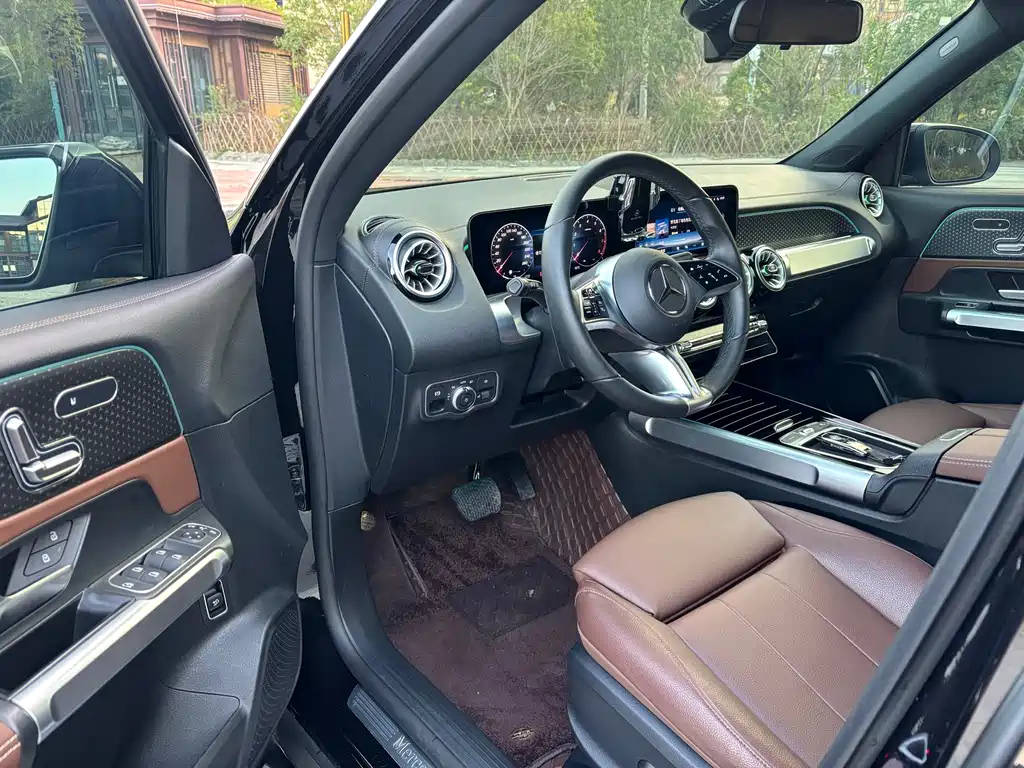 MERCEDES BENZ GLB 2024