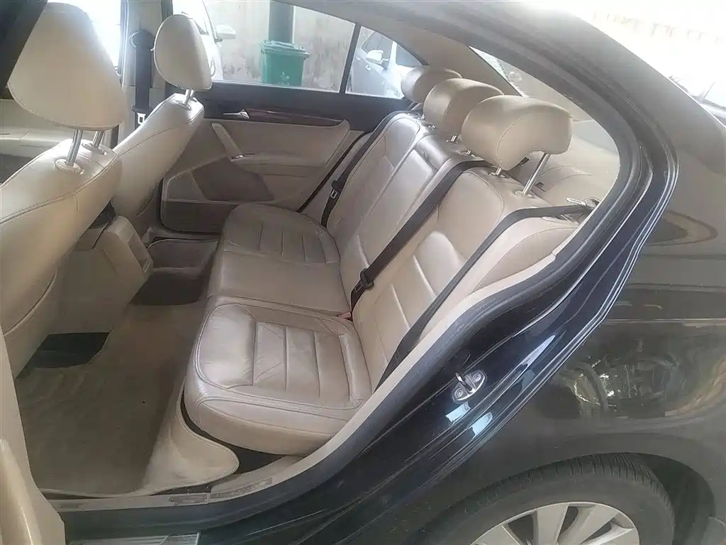 VOLKSWAGEN LAVIDA 2013