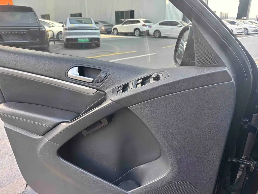 VOLKSWAGEN TIGUAN 2014