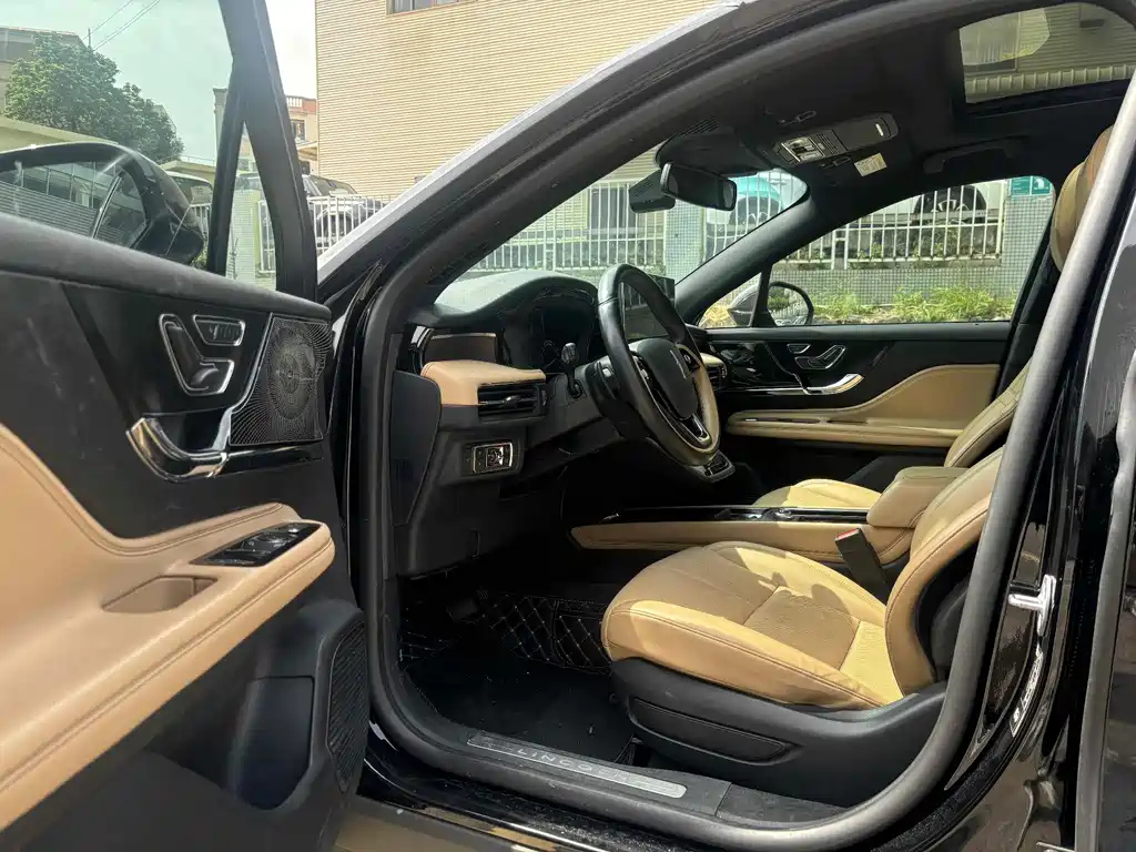 LINCOLN ADVENTURER 2021