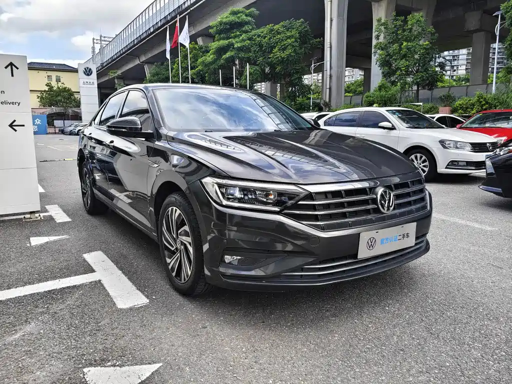 VOLKSWAGEN SAGITAR 2022