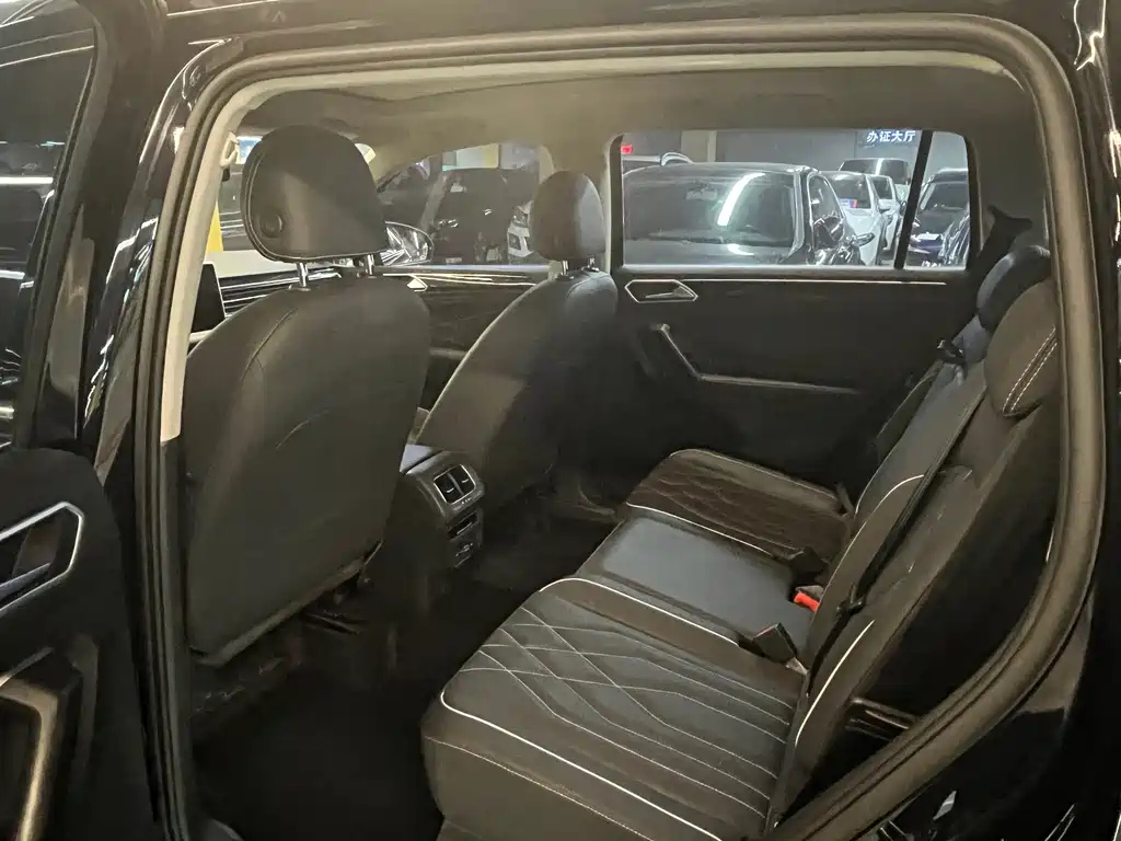 VOLKSWAGEN TIGUAN L 2023