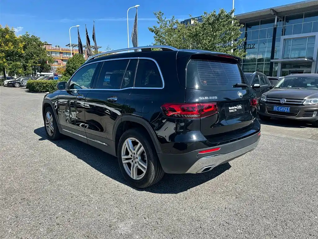 MERCEDES BENZ GLB 2023