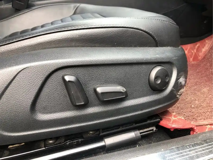 VOLKSWAGEN MAGOTAN 2012