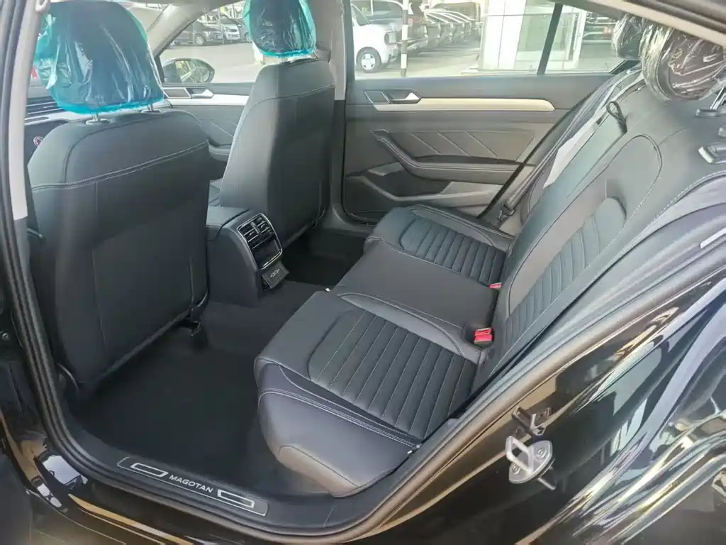 VOLKSWAGEN MAGOTAN 2025