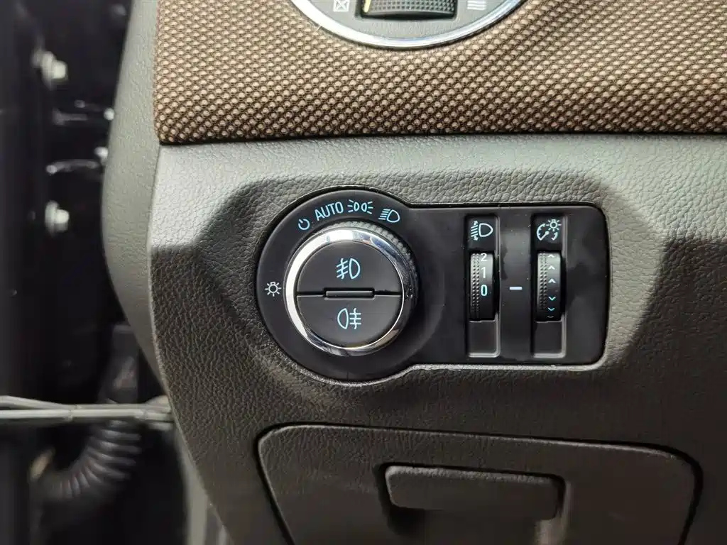 CHEVROLET CRUZE 2017