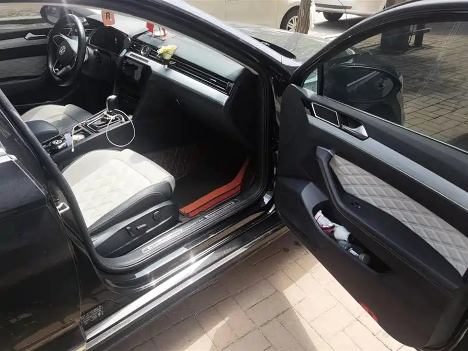 VOLKSWAGEN MAGOTAN 2020