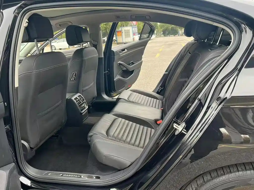 VOLKSWAGEN MAGOTAN 2020