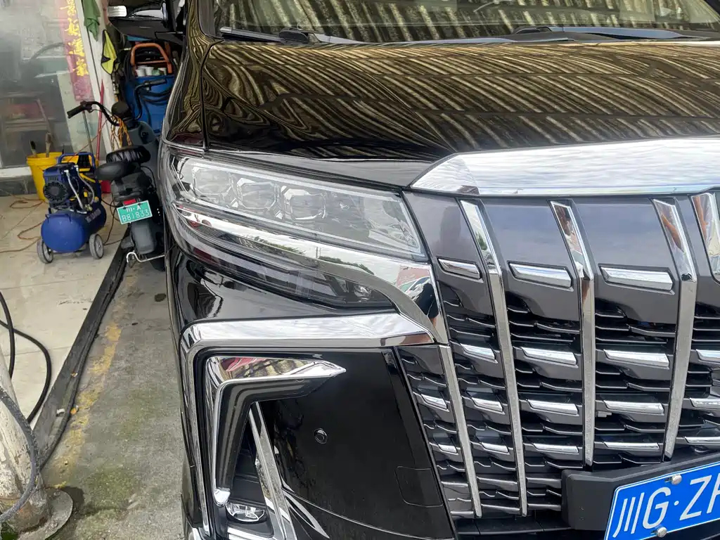 TOYOTA ALPHARD 2012