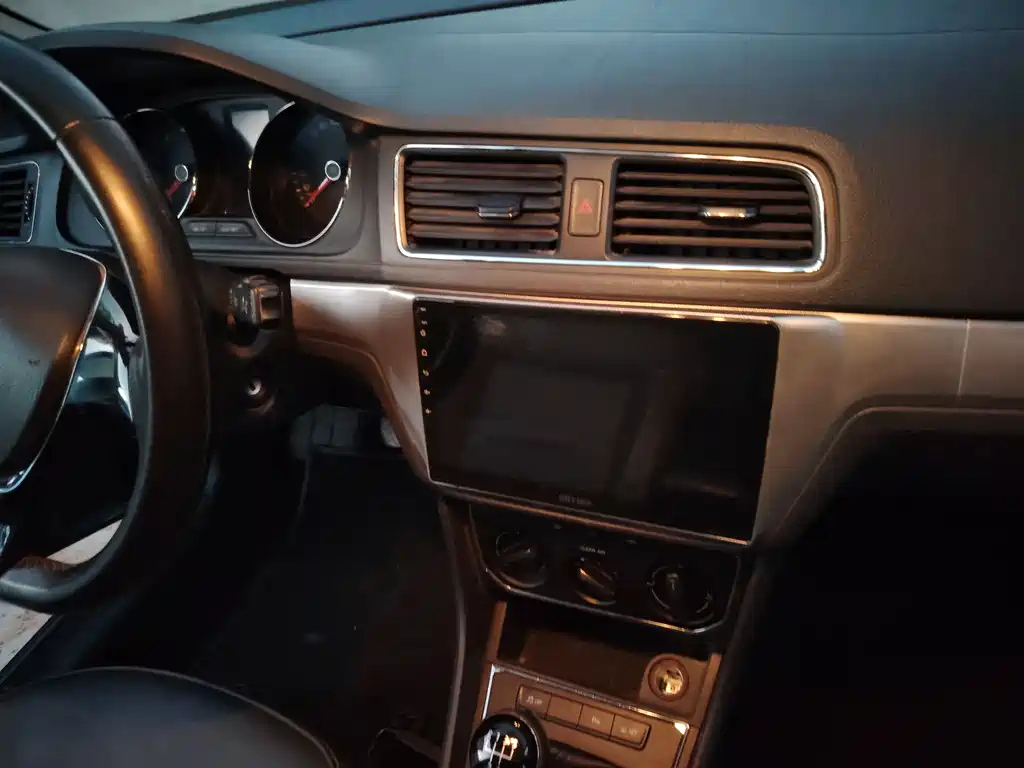 VOLKSWAGEN LAVIDA 2016