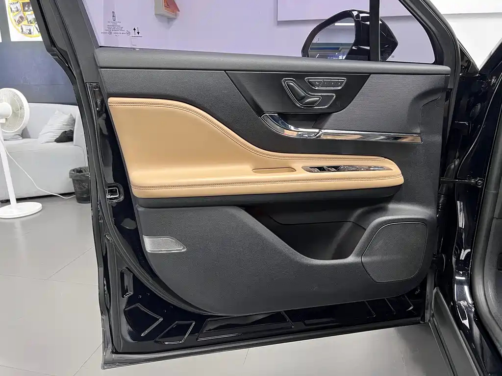 LINCOLN ADVENTURER 2021