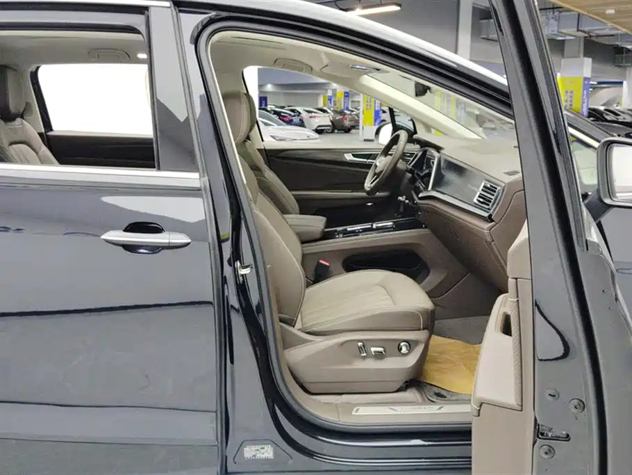 VOLKSWAGEN VILORAN 2022