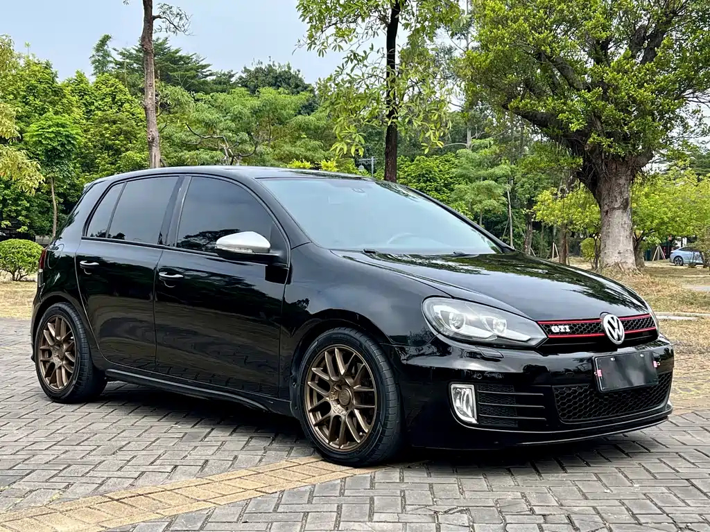 VOLKSWAGEN GOLF GTI 2011