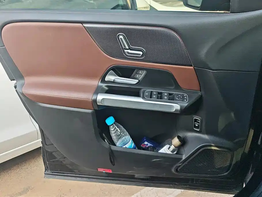 MERCEDES BENZ GLB 2023