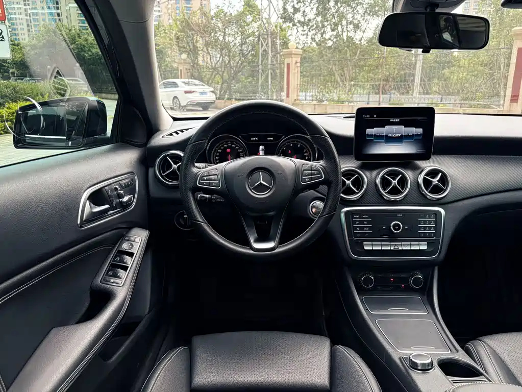 MERCEDES BENZ GLA 2019