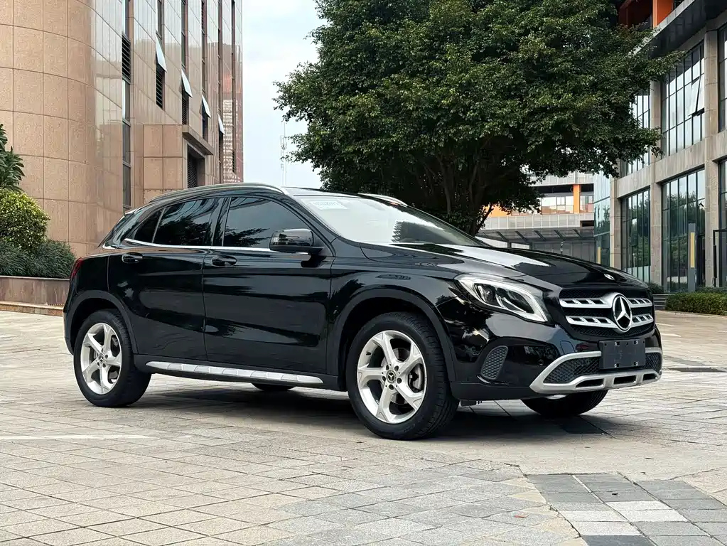 MERCEDES BENZ GLA 2019