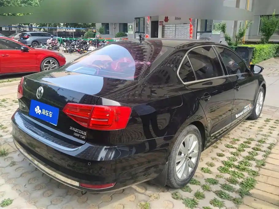 VOLKSWAGEN SAGITAR 2015