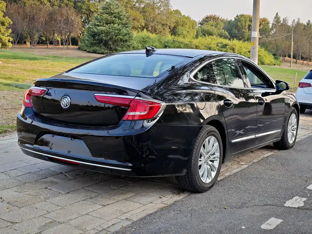 BUICK LACROSSE 2017