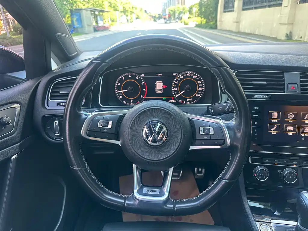 VOLKSWAGEN GOLF 2020