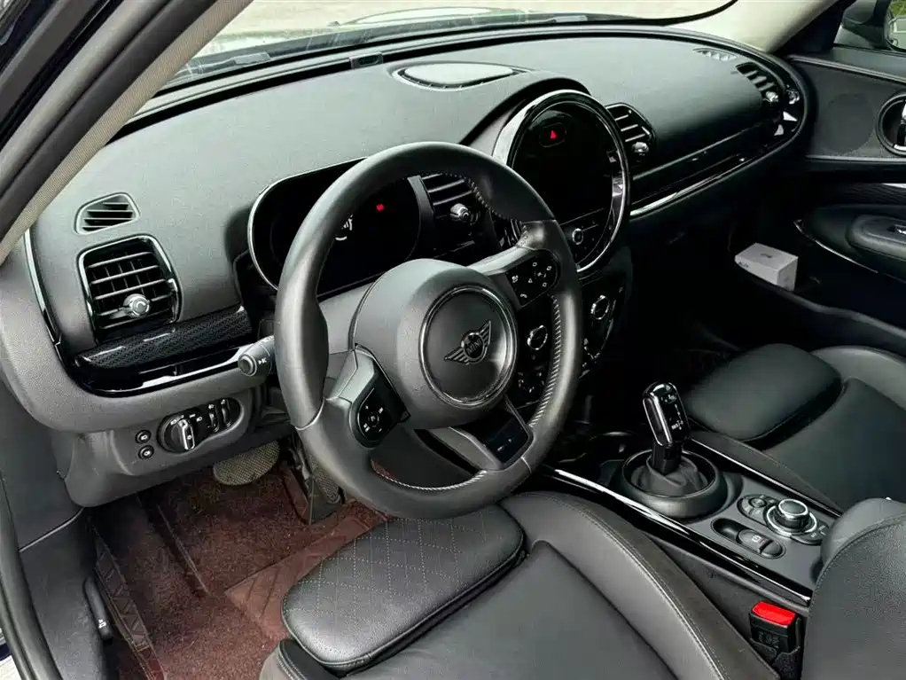 MINI CLUBMAN 2022