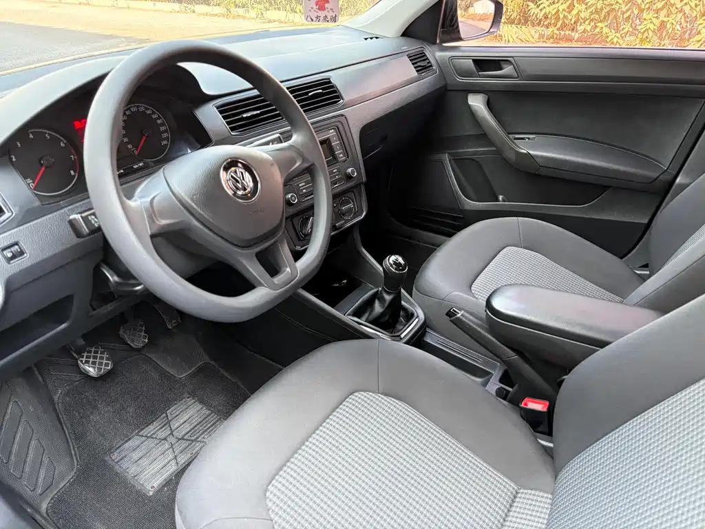 VOLKSWAGEN SANTANA 2017