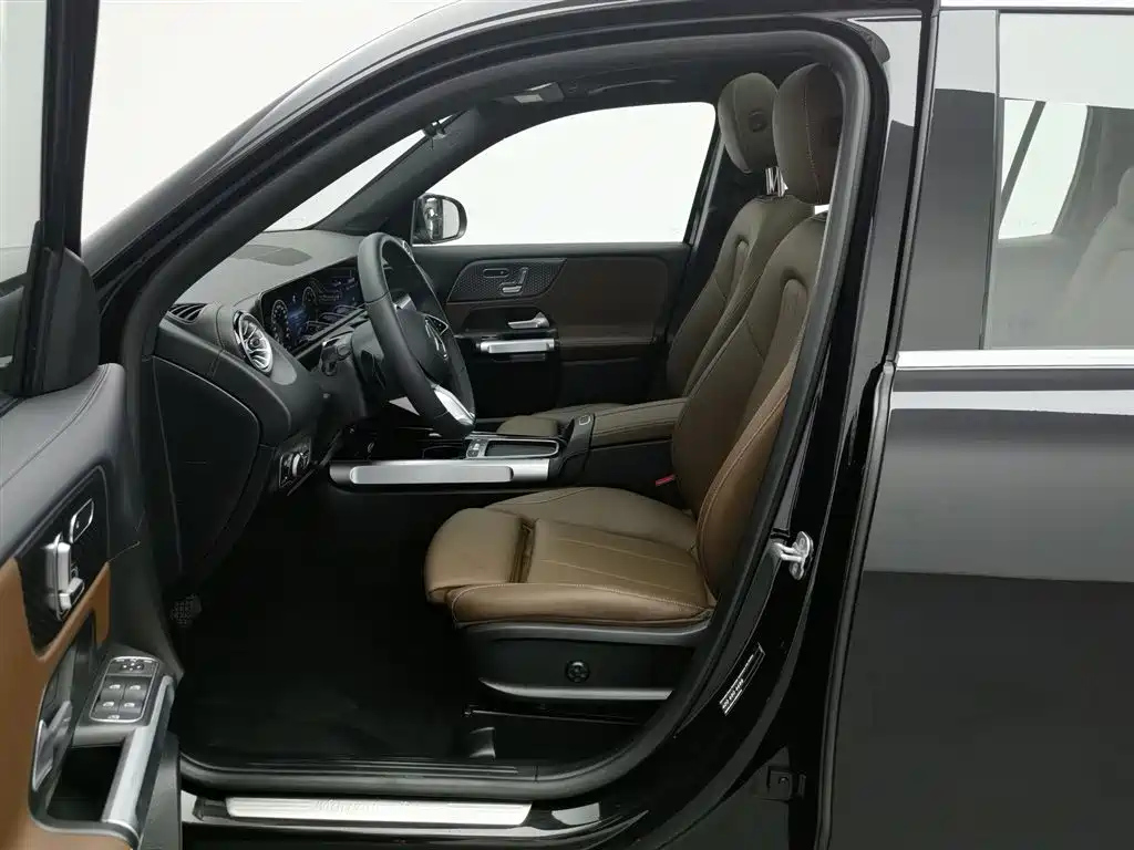 MERCEDES BENZ GLB 2024