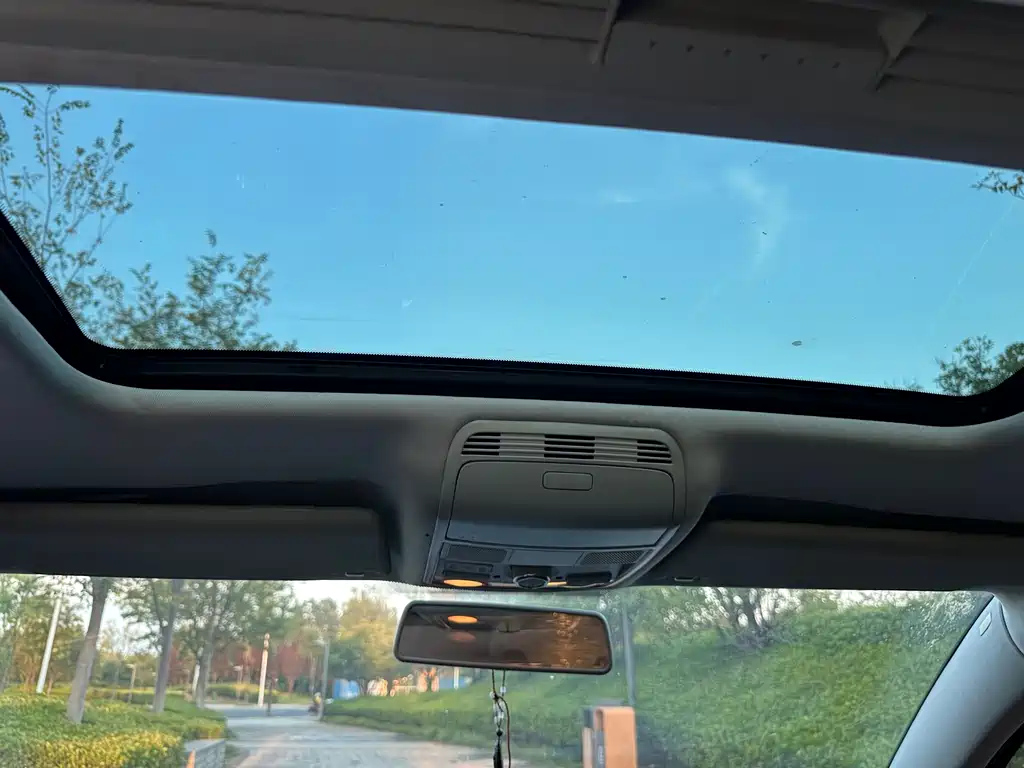 VOLKSWAGEN MAGOTAN 2012