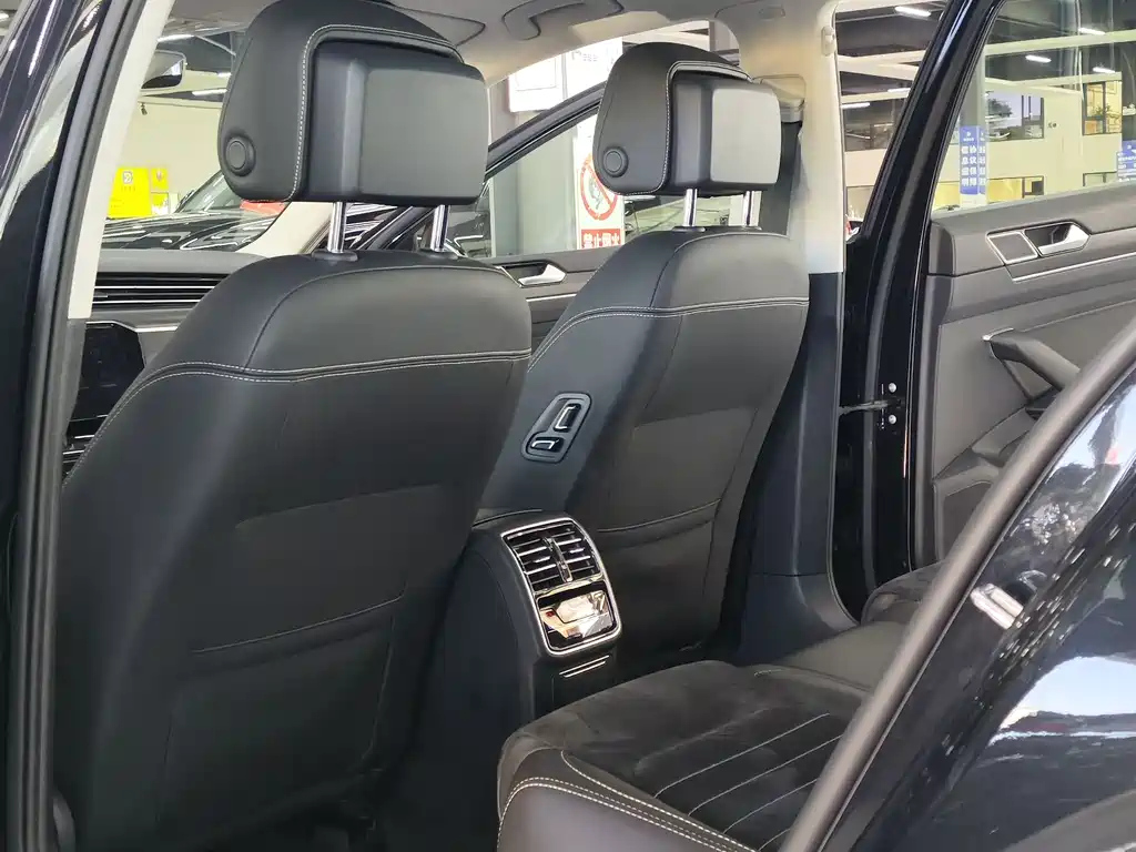 VOLKSWAGEN MAGOTAN 2020