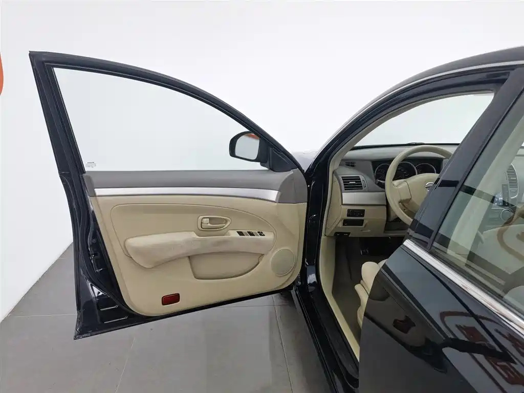 NISSAN SYLPHY 2012