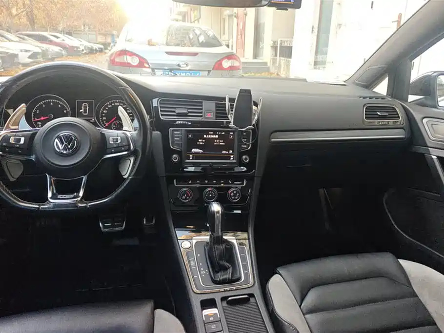 VOLKSWAGEN GOLF 2017