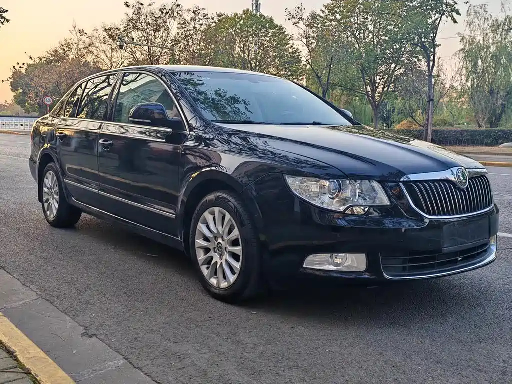 SKODA SUPERB 2012