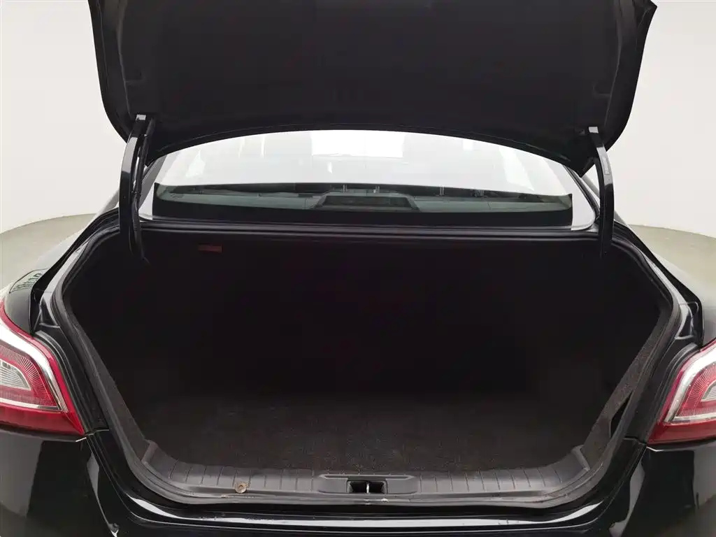 NISSAN TEANA 2015