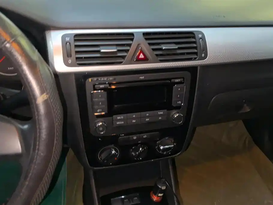 VOLKSWAGEN BORA 2011