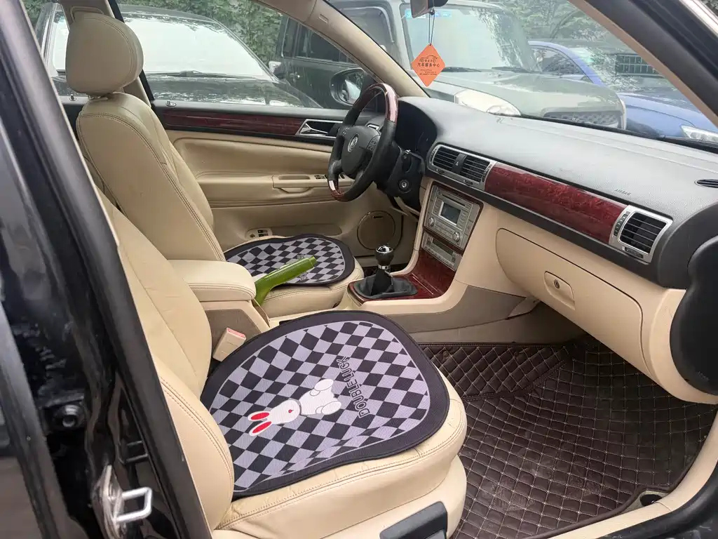 VOLKSWAGEN PASSAT LINGYU 2009