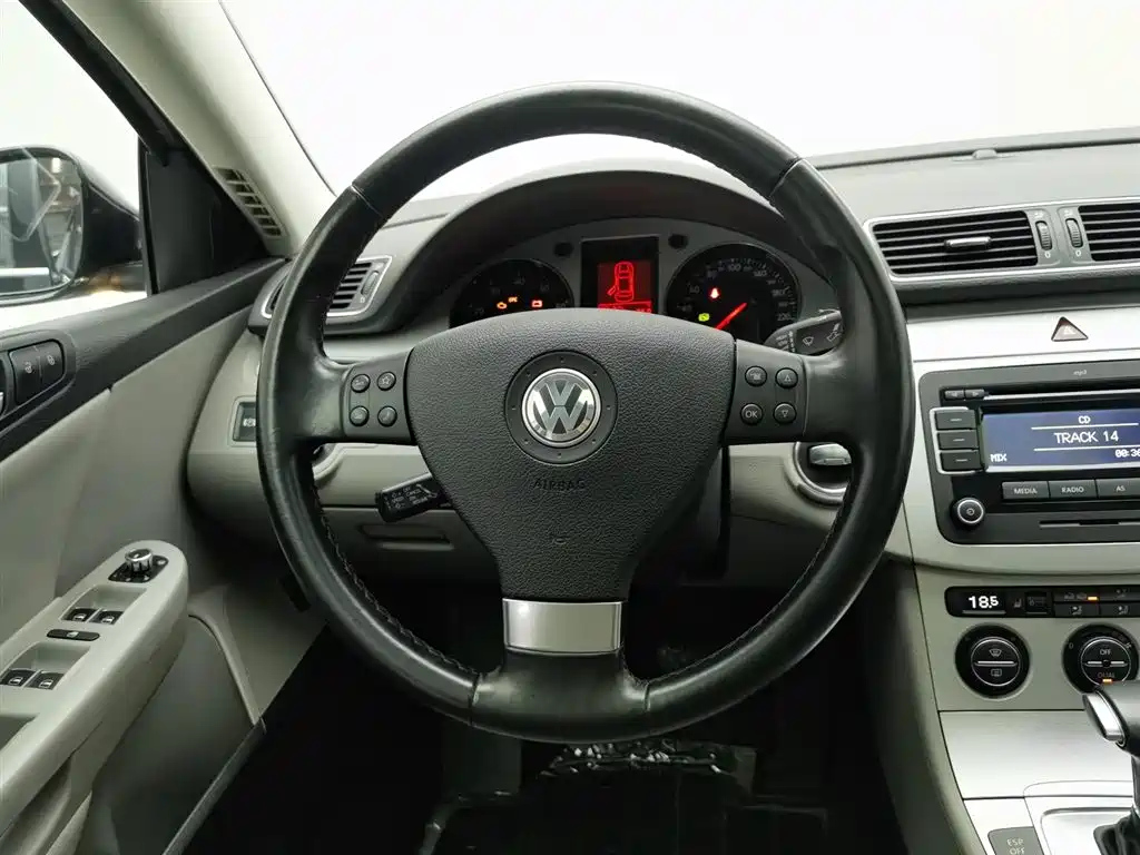 VOLKSWAGEN MAGOTAN 2011