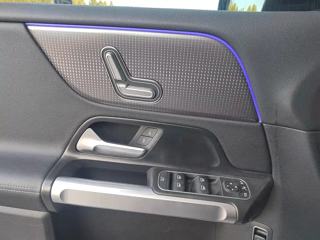 MERCEDES BENZ GLB 2023