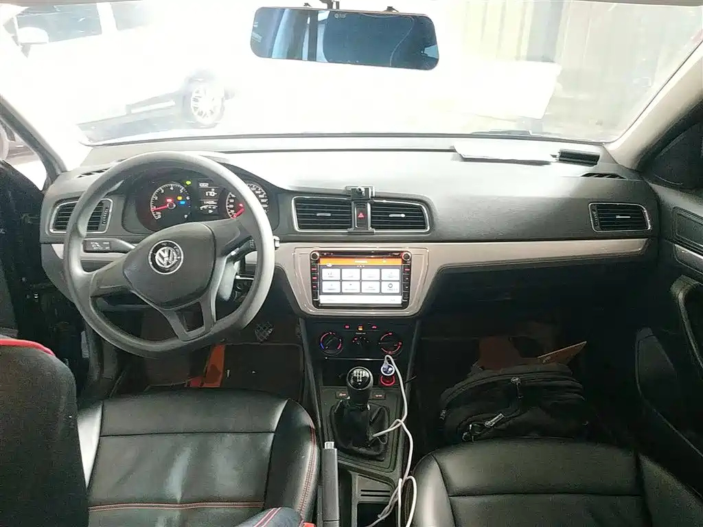 VOLKSWAGEN LAVIDA 2015