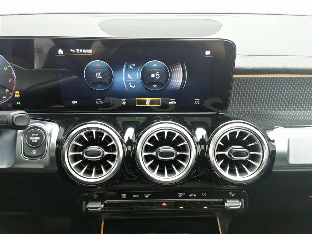 MERCEDES BENZ GLB 2023