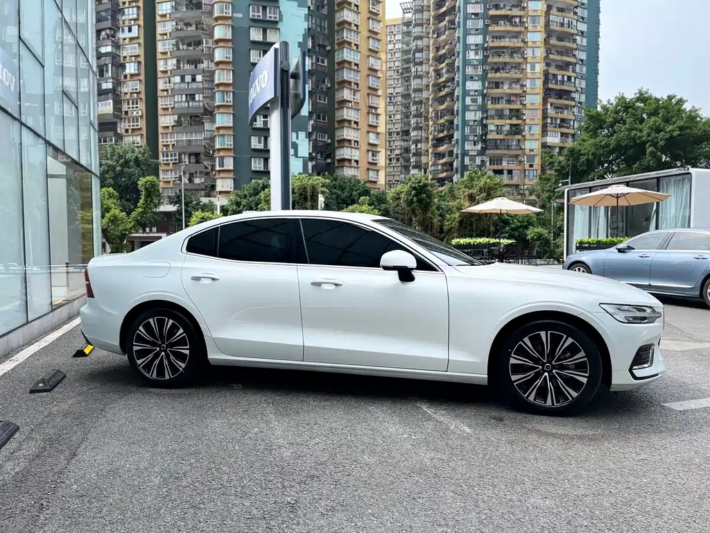 VOLVO S60 2024