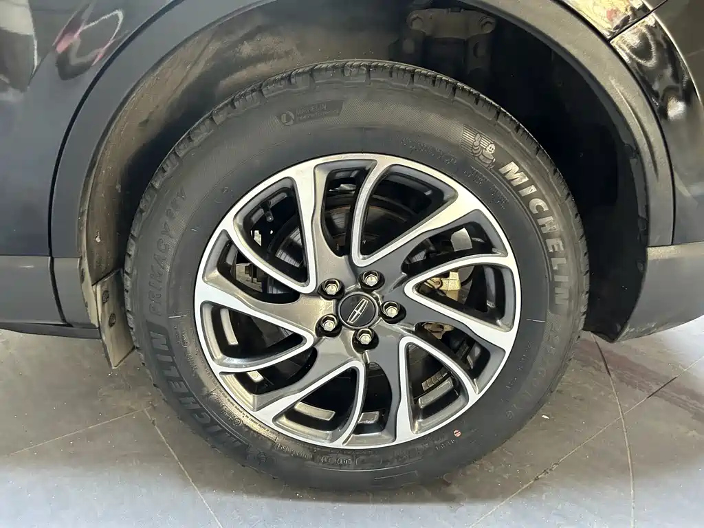 LINCOLN ADVENTURER 2022