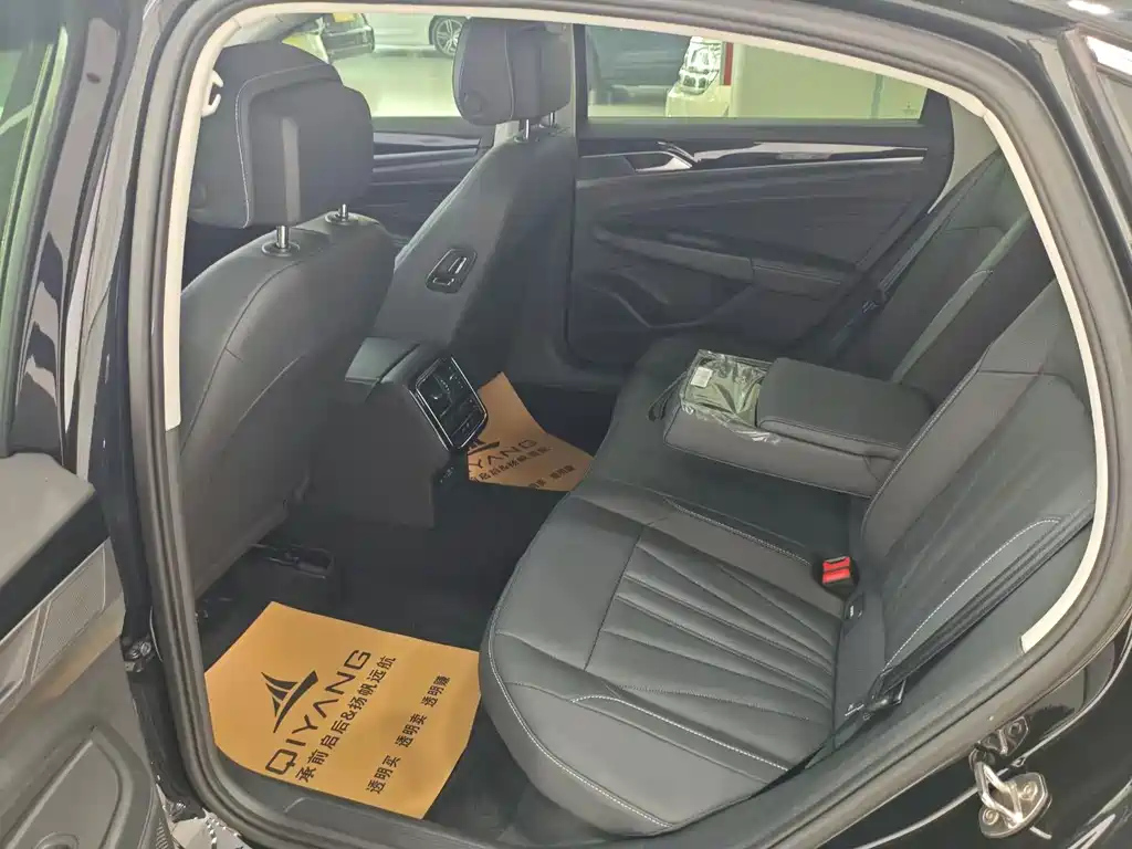 VOLKSWAGEN PASSAT 2025