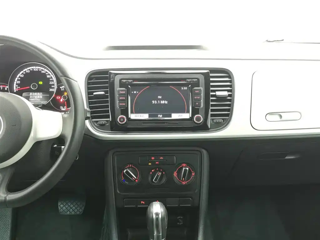 VOLKSWAGEN BEETLE 2014