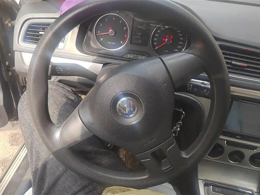 VOLKSWAGEN LAVIDA 2013