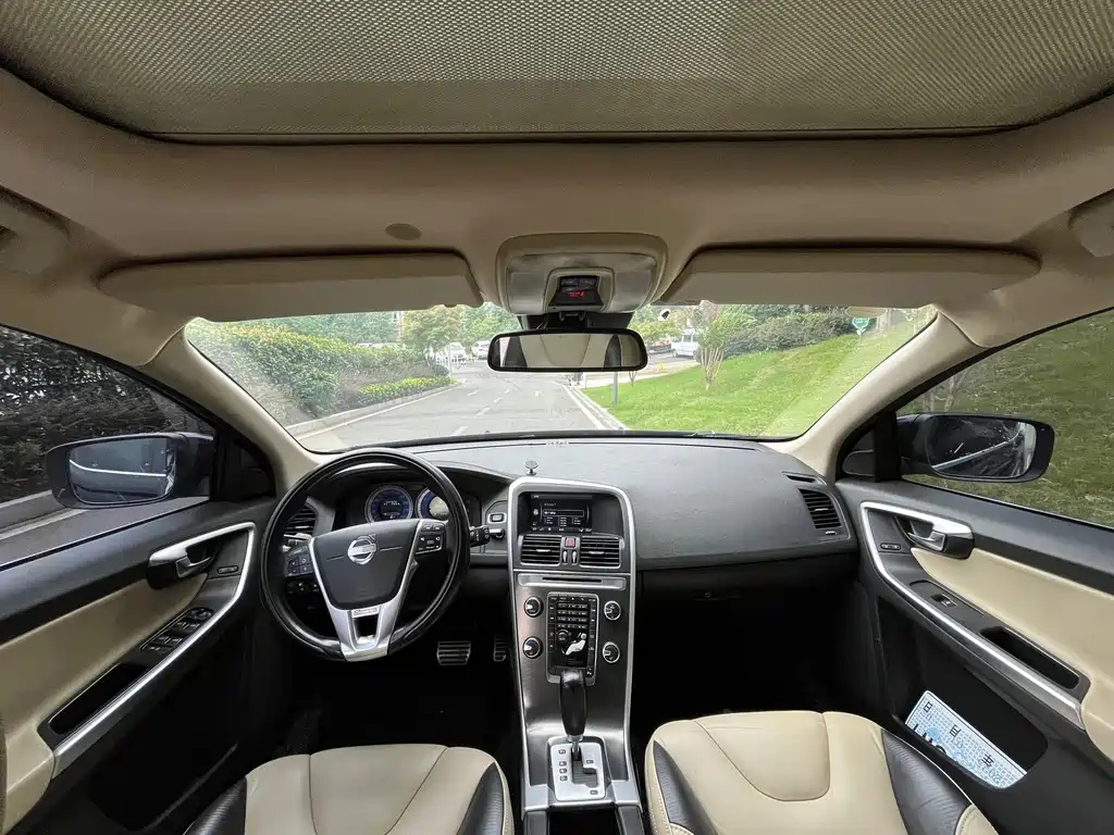 VOLVO XC60 IMPORT 2012
