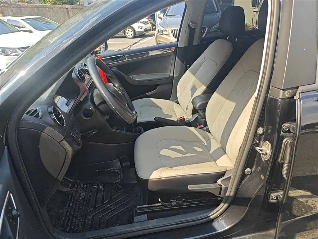 VOLKSWAGEN JETTA 2017