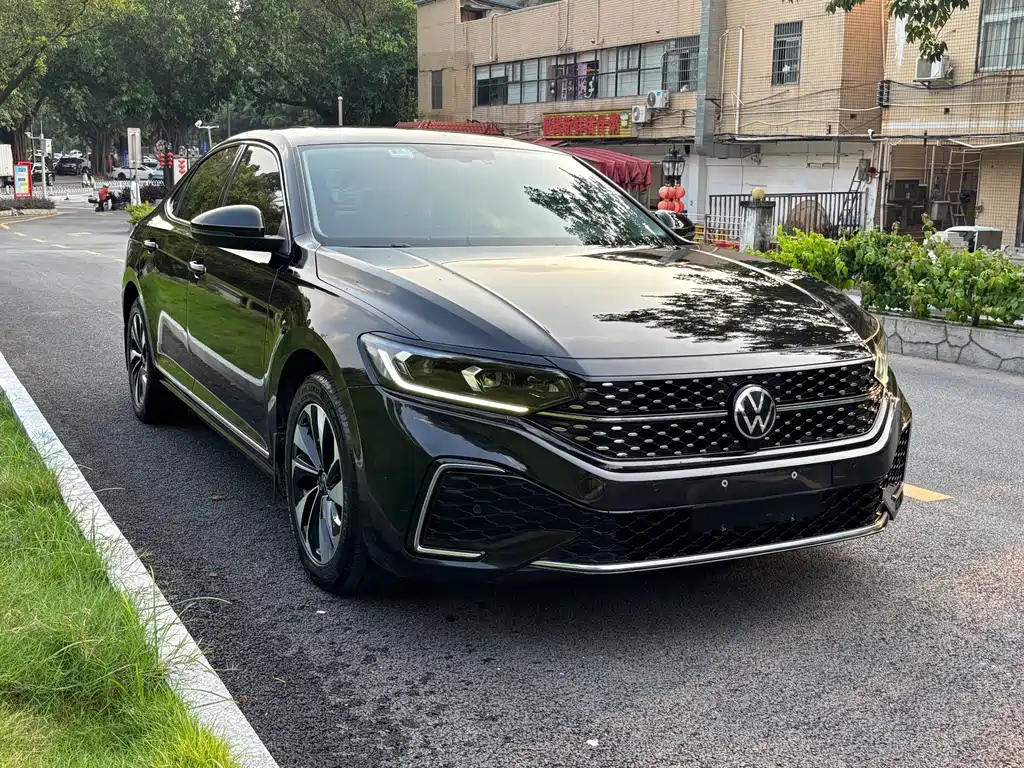 VOLKSWAGEN PASSAT 2022